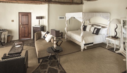 Room (Little Olarro)