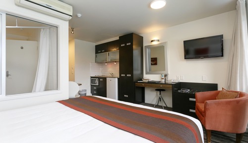 Studio, 1 King Bed, Poolside