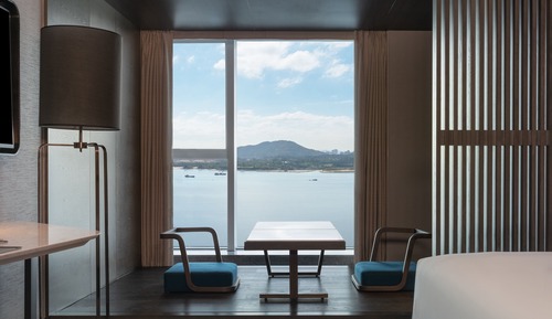 Premium Room, 1 King Bed, Club Lounge Access, Sea View