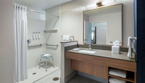 Room, 2 Queen Beds, Non Smoking (Mobility/Hearing Access, Roll-in Shwr)