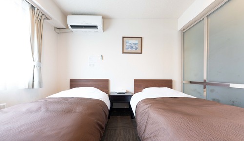 Twin Room (Smoking)