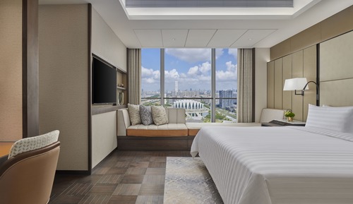 Deluxe River View Suite King