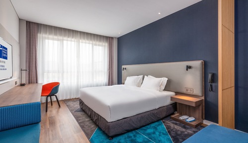 Standard Room, 1 King Bed (Extra Floor Space)