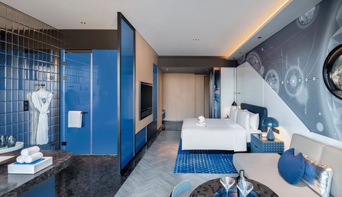 Room, 1 King Bed, City View, Corner (Cool Corner Room)