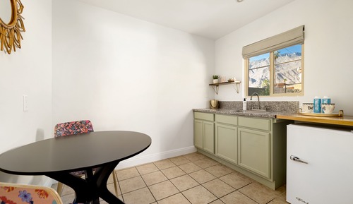 Classic Room, 1 King Bed, Mobility Accessible