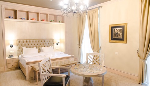 Suite, Balcony