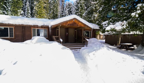 Classic Room, 1 King Bed, Private Bathroom, Mountain View