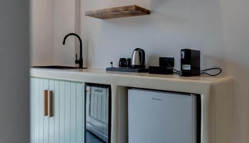 Deluxe Suite with Outdoor Hot Tub and Sunset View