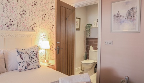 Standard Double Room, Ensuite (The Gorge Room)