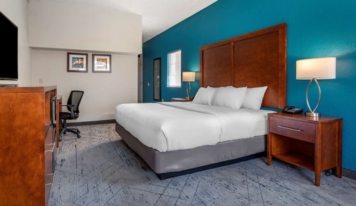 Standard Room, 1 King Bed, Non Smoking, Balcony