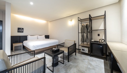 Signature Suite