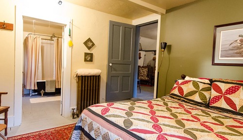 Suite, 1 Queen Bed, Private Bath