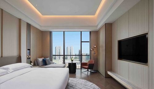 Classic Room, 1 King Bed (Club Lounge Access)