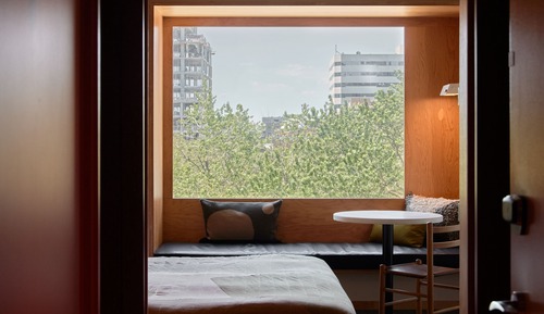 Room (Medium)