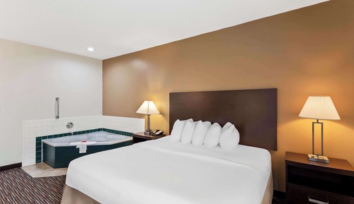 Suite, 1 King Bed, Non Smoking, Jetted Tub