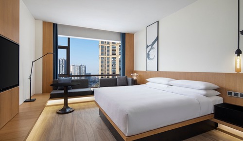 Standard Room, 1 King Bed