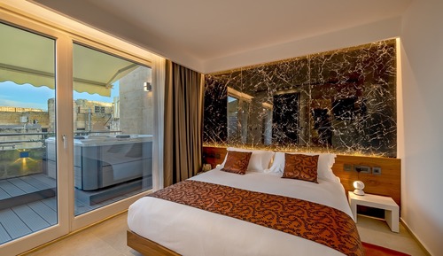 Superior Suite with Terrace and Hot Tub