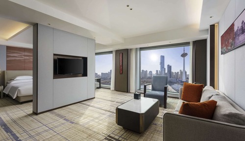 Swiss, Signature Room, 1 King Bed, City View