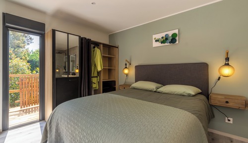 Superior Suite (Celadon)