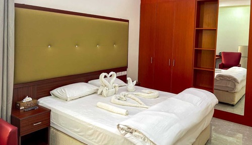 Comfort Room, 2 Bedrooms, Non Smoking, Mountain View