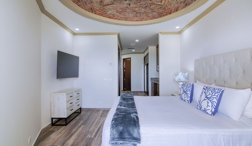 Classic Condo, 2 Bedrooms, Ocean View