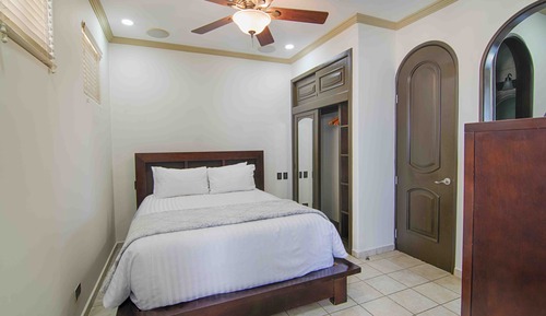 Classic Condo, 3 Bedrooms, Ocean View