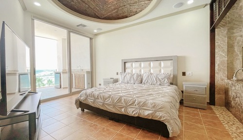 Premier Condo, 2 Bedrooms, Ocean View
