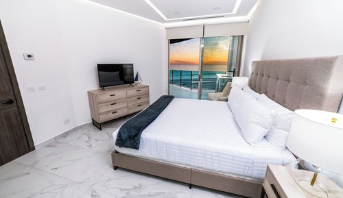 Classic Apartment, 3 Bedrooms, Ocean View