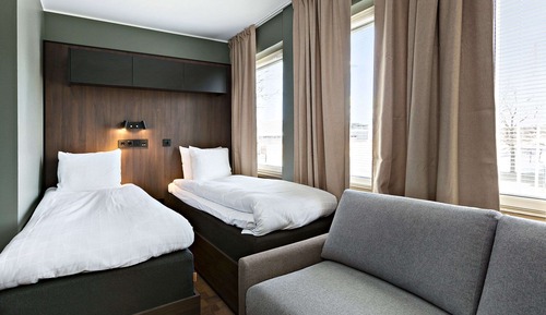 Family Room, 3 Twin Beds, Non Smoking, Kitchenette