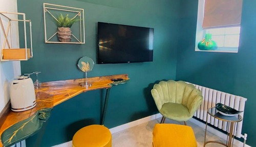 Green Leaf Room