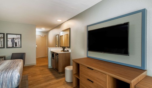 Business Room, 2 Queen Beds, Accessible, Non Smoking (Mob,Hear,Tub w/Grab Bars)