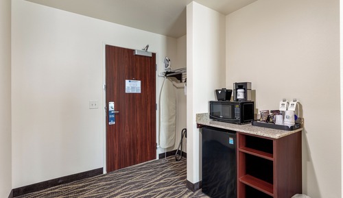 Room, 1 King Bed, Non Smoking (Guestroom)