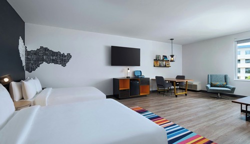 Suite, 2 Queen Beds, Pool View