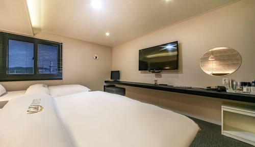 Room (Suite Twin - 2PC/Breakfast(Double and)
