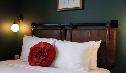 Classic Room, 1 Queen Bed, Mobility Accessible