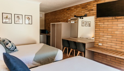 Queen & Single Accessible Room