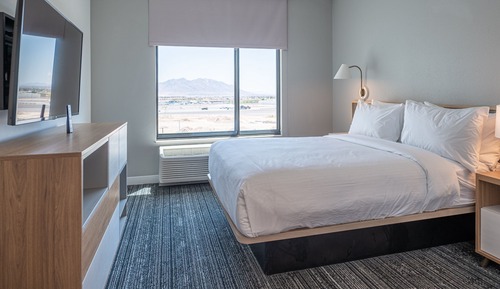 Suite, 1 Queen Bed with Sofa bed, Corner (Mobility Accessible, Roll-In Shower)