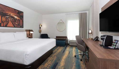 Room, 1 King Bed, Accessible, Non Smoking (Mobility, Tub with Grab Bars)