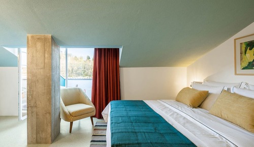 Panoramic Room