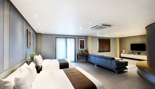Royal Suite, 2 Bedrooms, 2 Bathrooms (Breakfast not provided on Monday)
