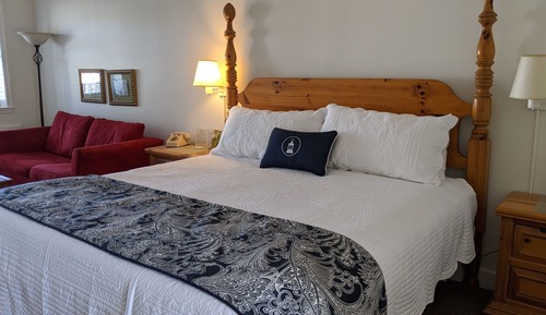 Premier Room, 1 King Bed, Refrigerator
