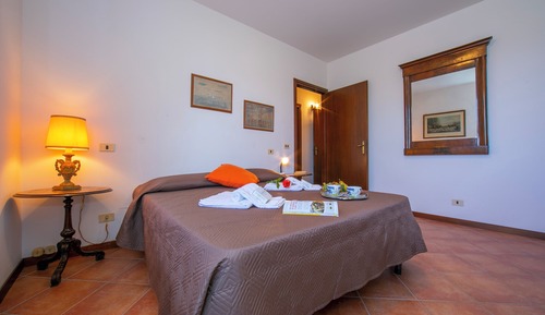 Family Apartment, 2 Bedrooms (Bardolino Garden Pool &Tennis on the)