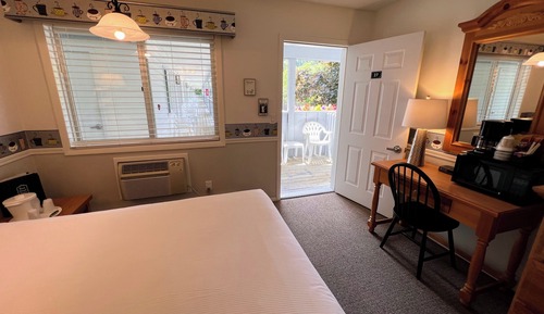 Standard Room, 1 Queen Bed, Non Smoking
