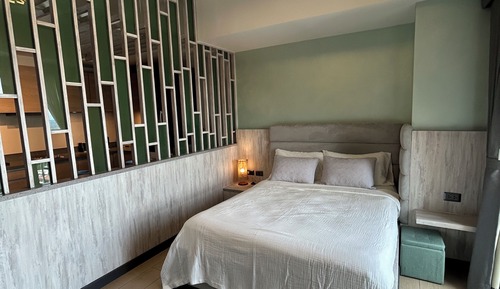 Deluxe Studio Suite