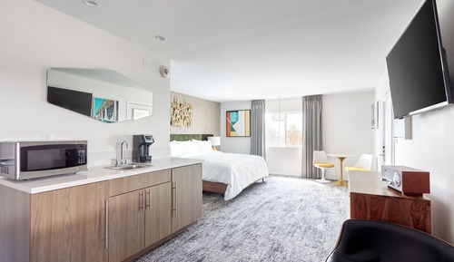 Suite, 1 King Bed, Balcony