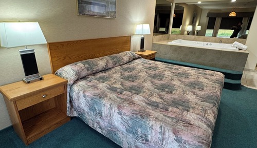 Studio, 1 King Bed, Jetted Tub