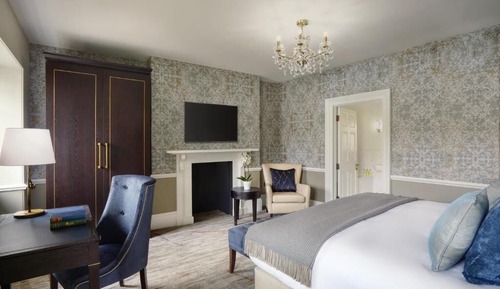 Crescent Room- includes spa access