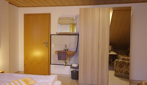 Twin Room, Shared Bathroom, Garden View (Zimmer-2)