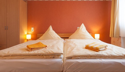 Triple Room, Shared Bathroom, Garden View (Zimmer-1)