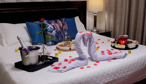 Honeymoon Studio Suite
